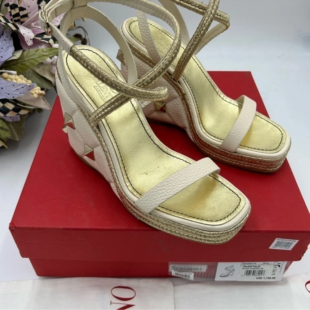 Women’s Valentino Garavani, Roman stud, espadrille wedge size 39.5 MADE ITALY